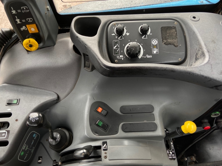 New Holland TS110