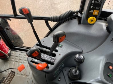 New Holland TS110