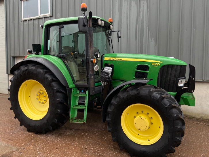 John Deere 6630