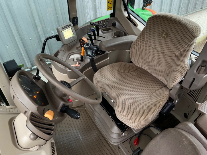John Deere 6630
