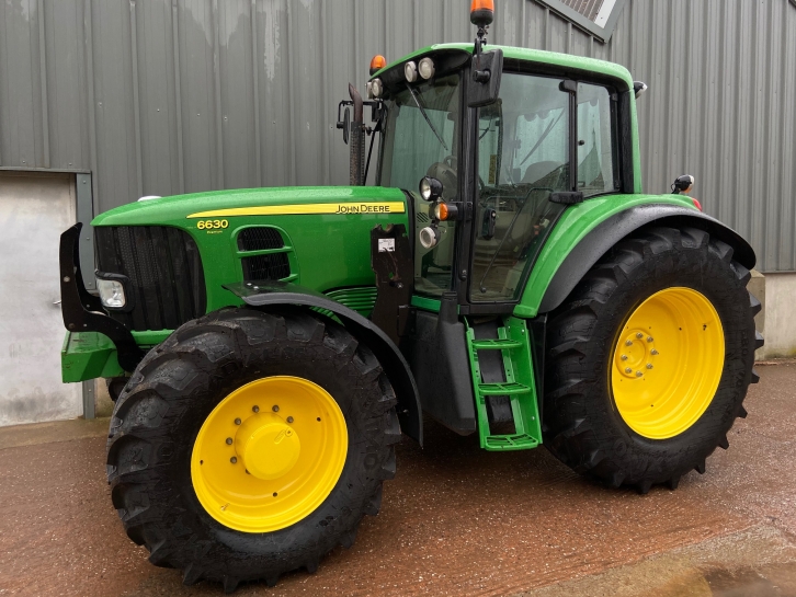 John Deere 6630