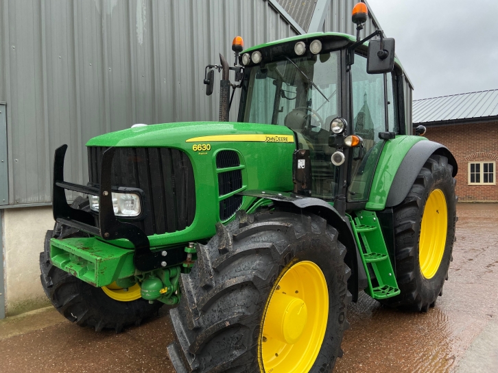 John Deere 6630