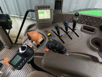 John Deere 6630
