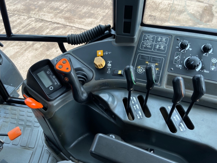 New Holland 8360