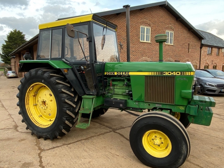 John Deere 3040