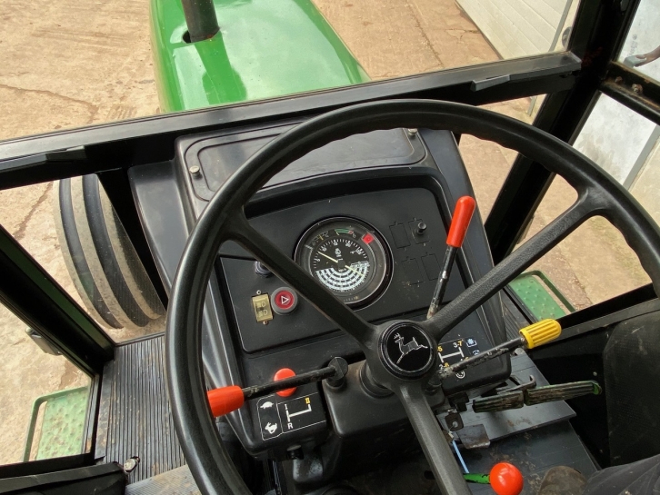 John Deere 3040