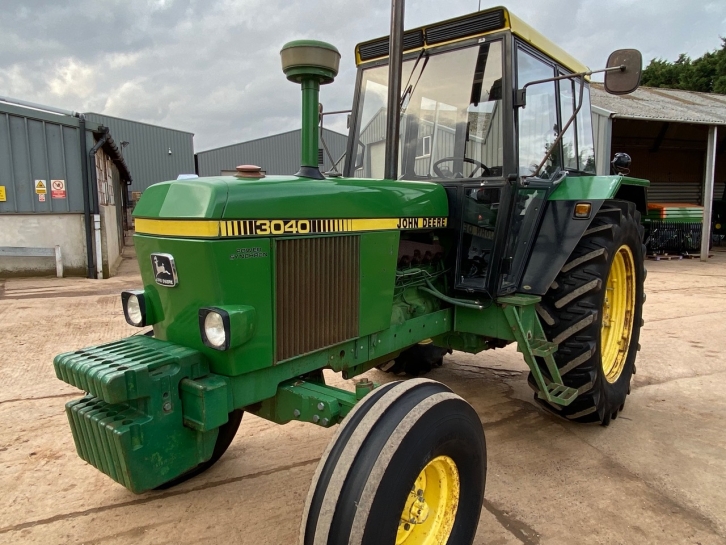 John Deere 3040