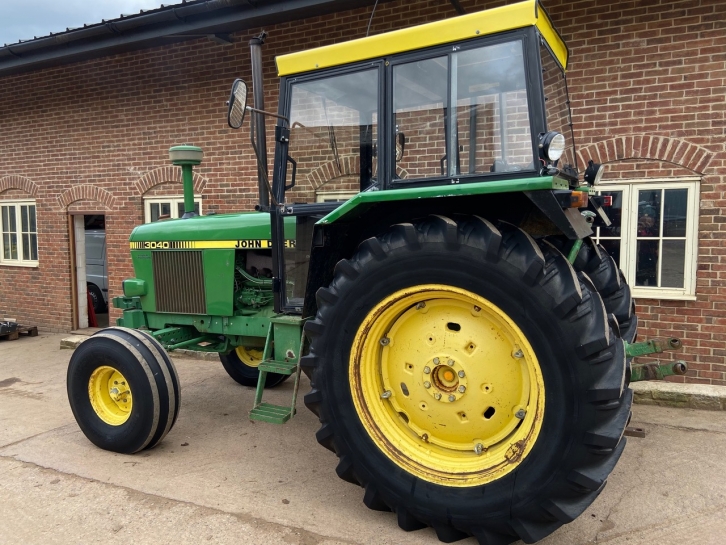 John Deere 3040