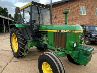 John Deere 3040