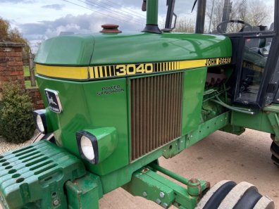 John Deere 3040