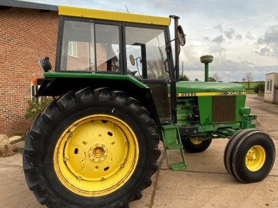 John Deere 3040