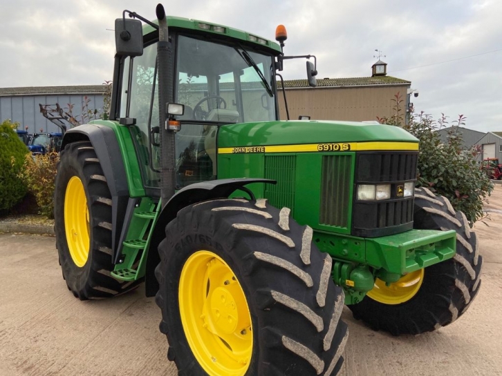 John Deere 6910S