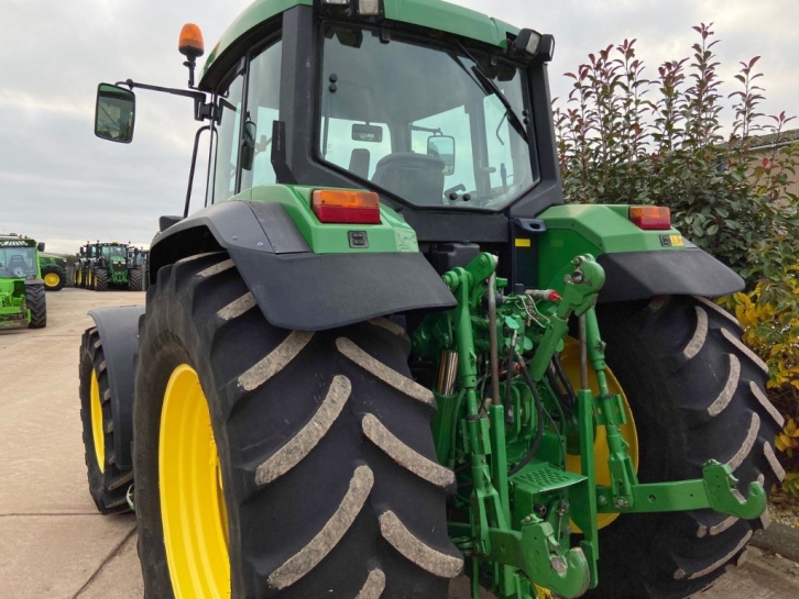 John Deere 6910S