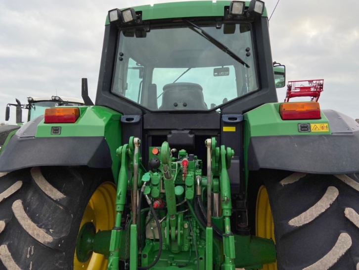 John Deere 6910S