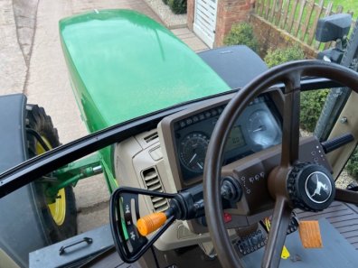 John Deere 6910S