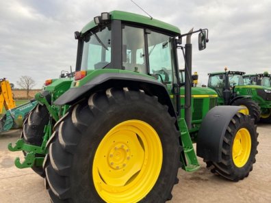 John Deere 6910S