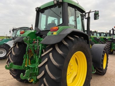John Deere 6910S