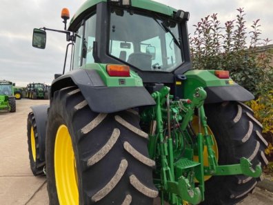 John Deere 6910S