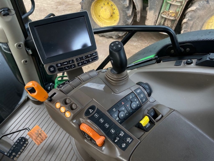 John Deere 6175R