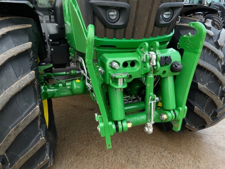 John Deere 6175R