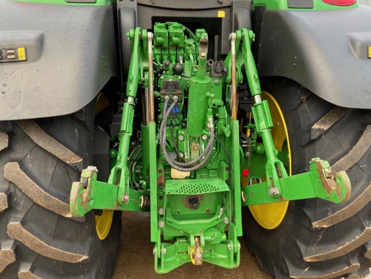 John Deere 6175R