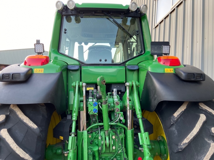 John Deere 7530