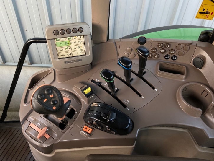 John Deere 7530