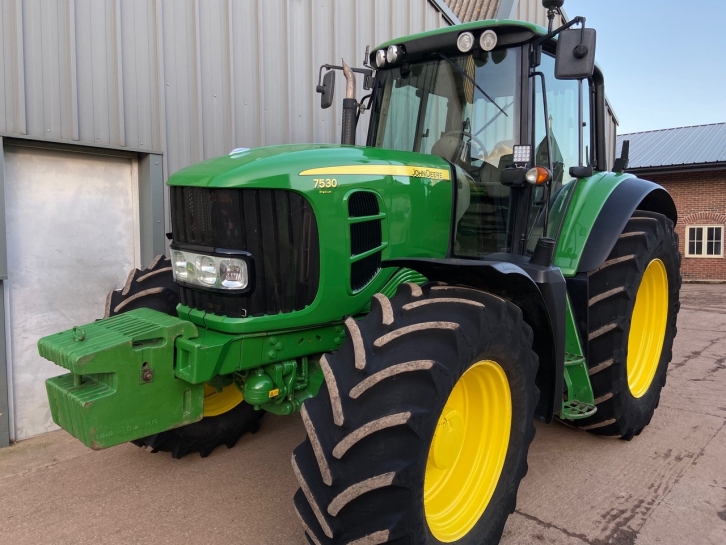 John Deere 7530