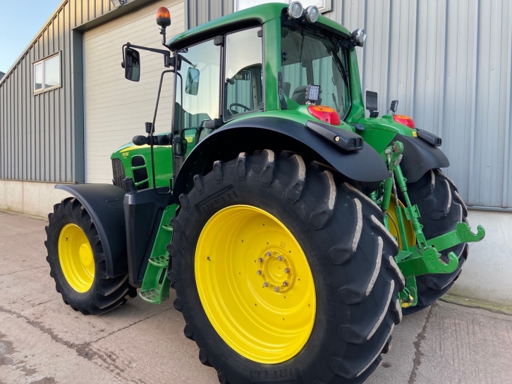 John Deere 7530