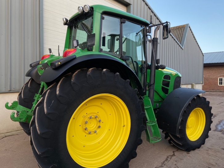 John Deere 7530