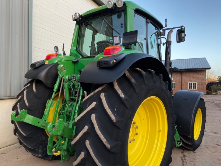 John Deere 7530