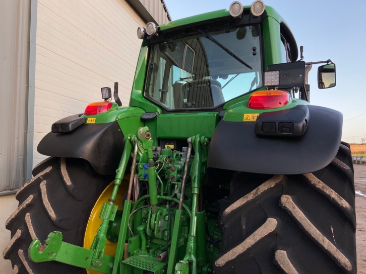 John Deere 7530