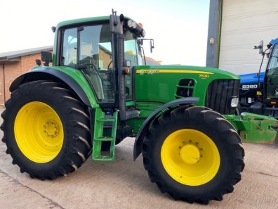 John Deere 7530