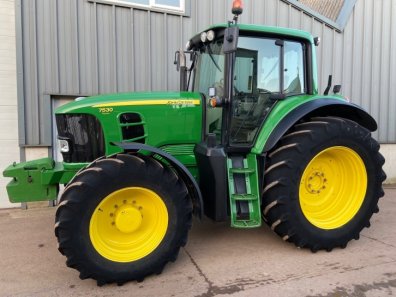 John Deere 7530