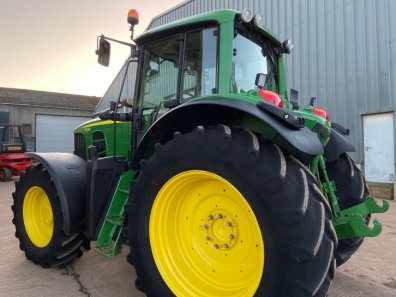 John Deere 7530