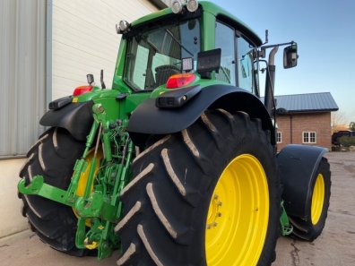 John Deere 7530