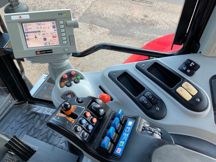Massey Ferguson 8480