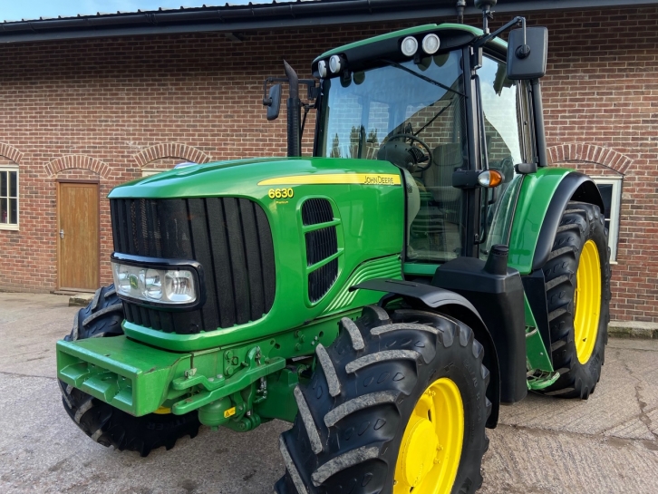 John Deere 6630