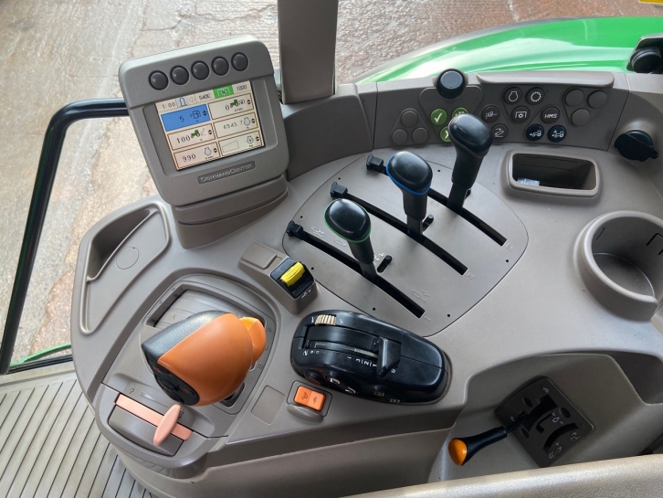 John Deere 6630