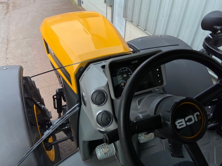JCB 4220