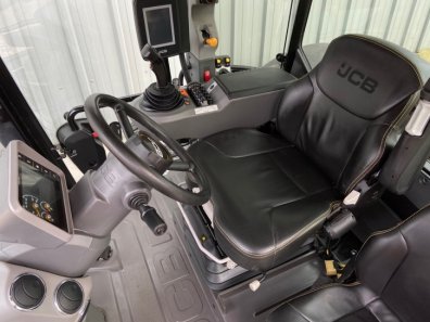 JCB 4220
