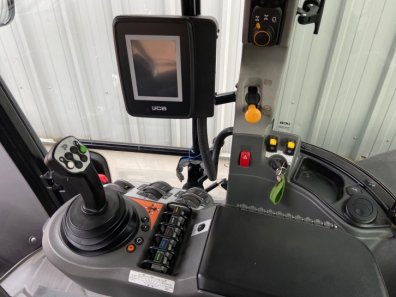 JCB 4220