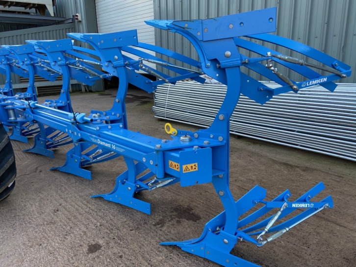 Lemken Diament 16V plough