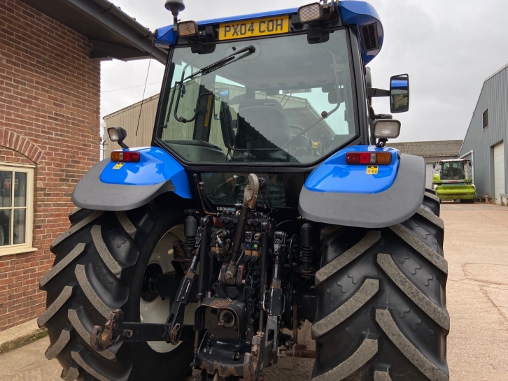 New Holland TM155