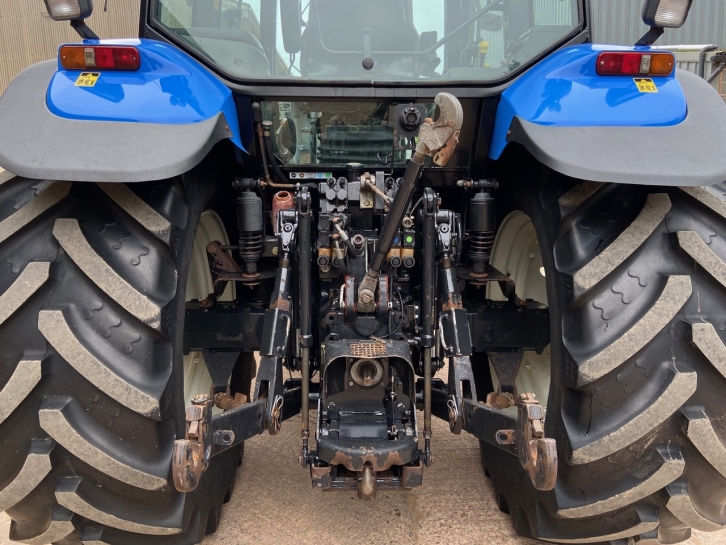 New Holland TM155