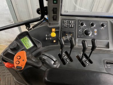 New Holland TM155