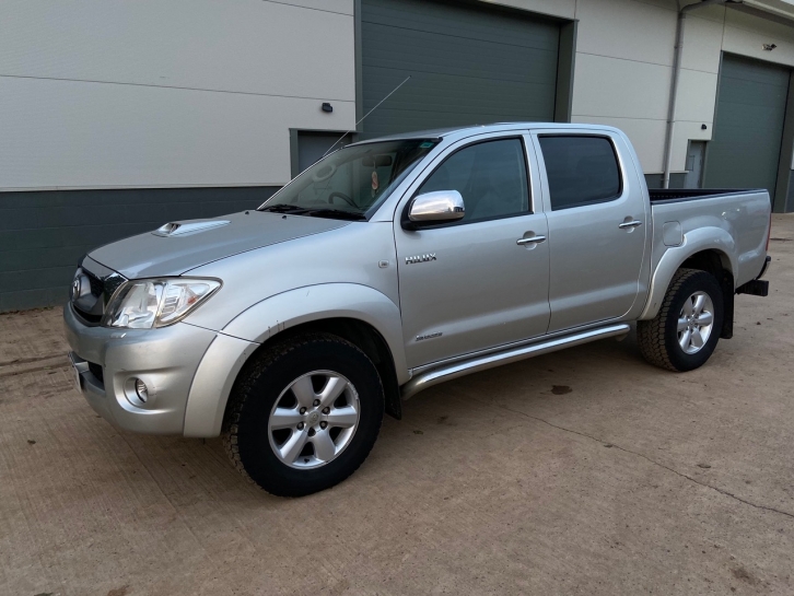 Toyota Hi-Lux Invincible 3.0LT Diesel