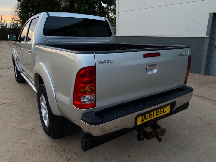 Toyota Hi-Lux Invincible 3.0LT Diesel