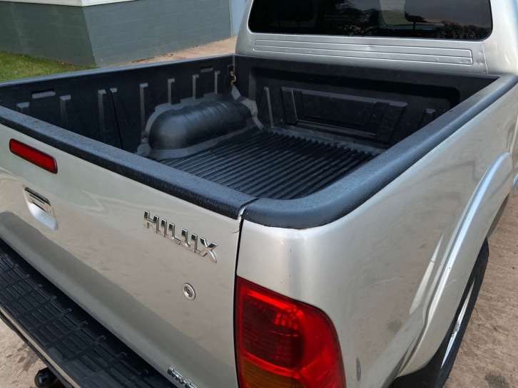 Toyota Hi-Lux Invincible 3.0LT Diesel