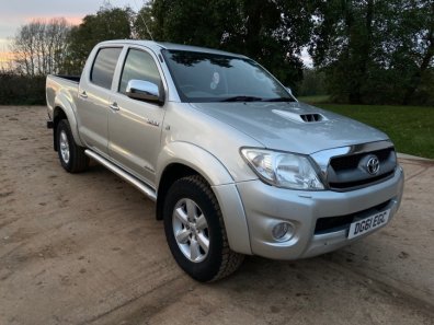 Toyota Hi-Lux Invincible 3.0LT Diesel